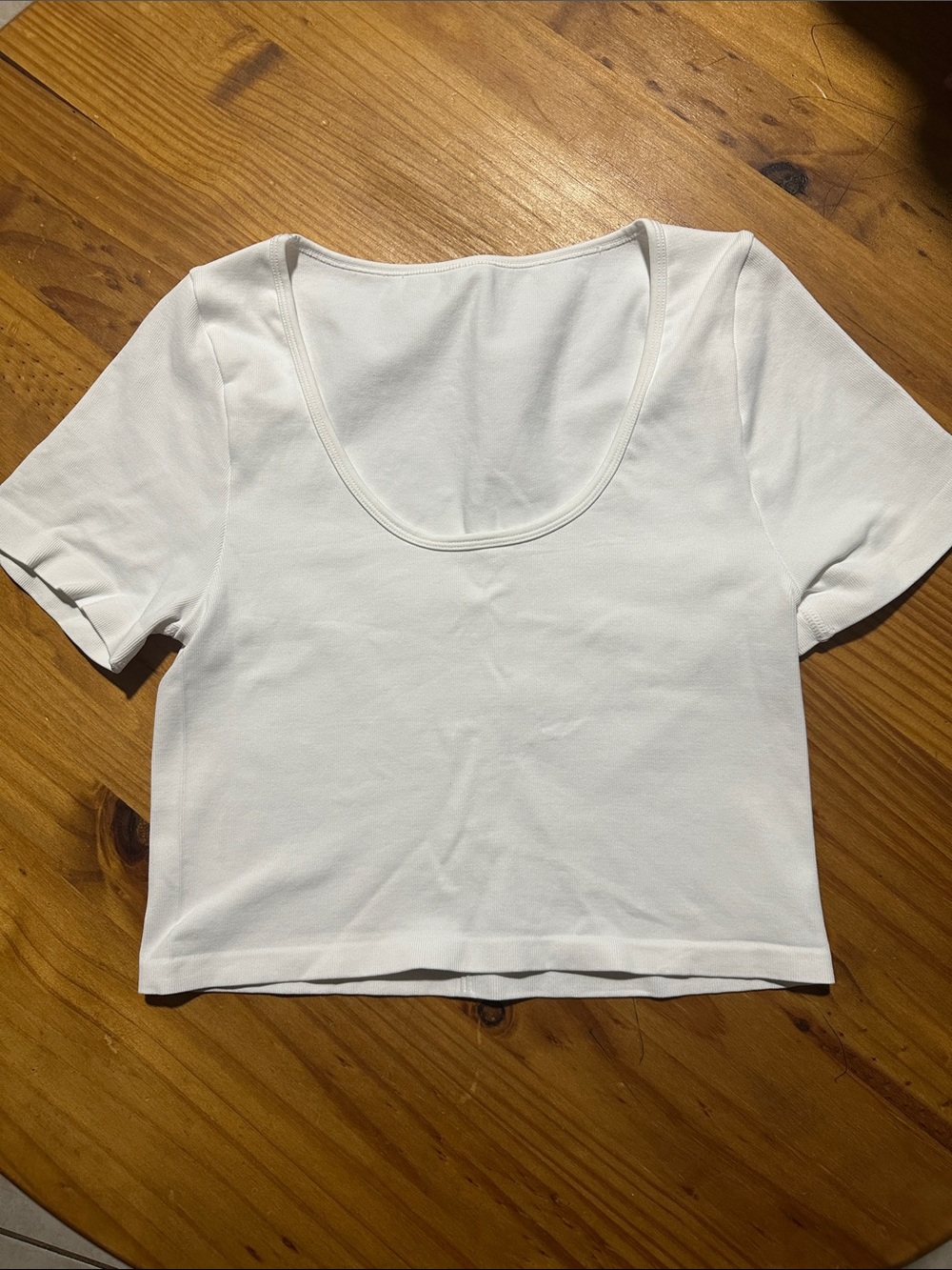 OQQ Classic White Scoop Neck Crop Top - Women's